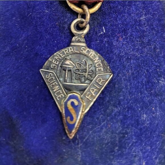 VINTAGE 1950s General Science 1958 Science Fair medal pin‎ Salem MA - Picture 3 of 6